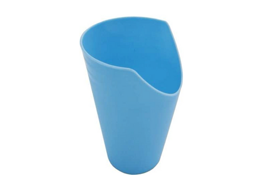 Trinkbecher mit Nasenausschnitt