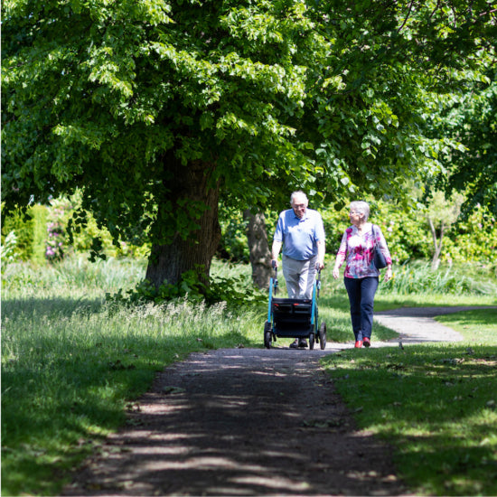 Transportrollstuhl und Rollator